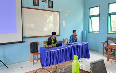 PEMBINAAN GURU OLEH PENGAWAS BINA TENTANG KOKURIKULER DAN KURIKULUM BERBASIS CINTA (KBC) MTsN 2 GARUT