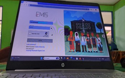 Dari SIMPATIKA ke EMIS: Tantangan Adaptasi Guru Madrasah dalam Era Digitalisasi